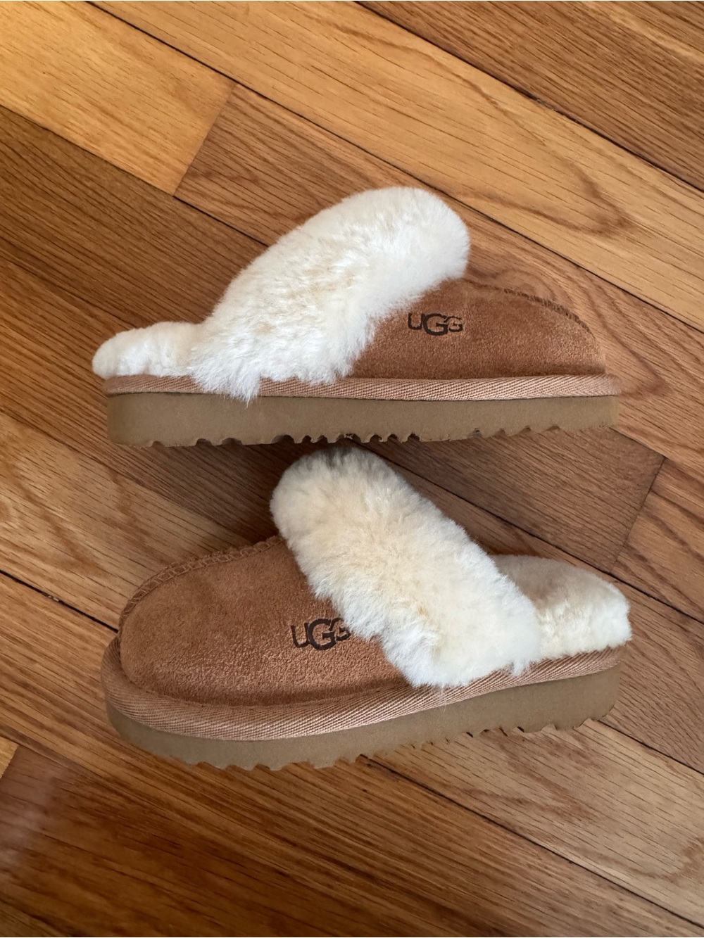 NWOT - UGG Kids Chestnut - Disquette Genuine Shearling Trim Slipper - Size 9